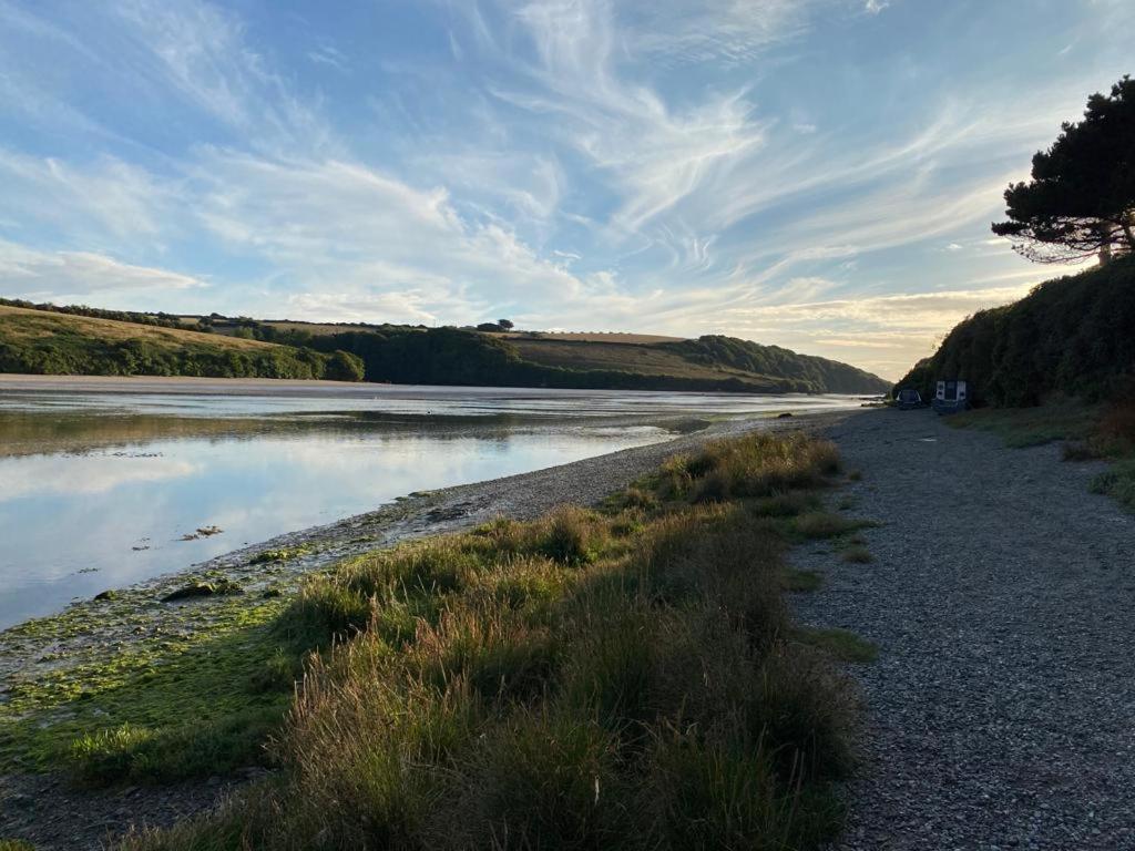 1 Chatsworth Riverscape Apartments - Riverview Apartment In Great Location With Free Parking Overlooking The Gannel Just A Short Walk From Newquays Incredible Beaches And Local Amenities New Quay Eksteriør bilde